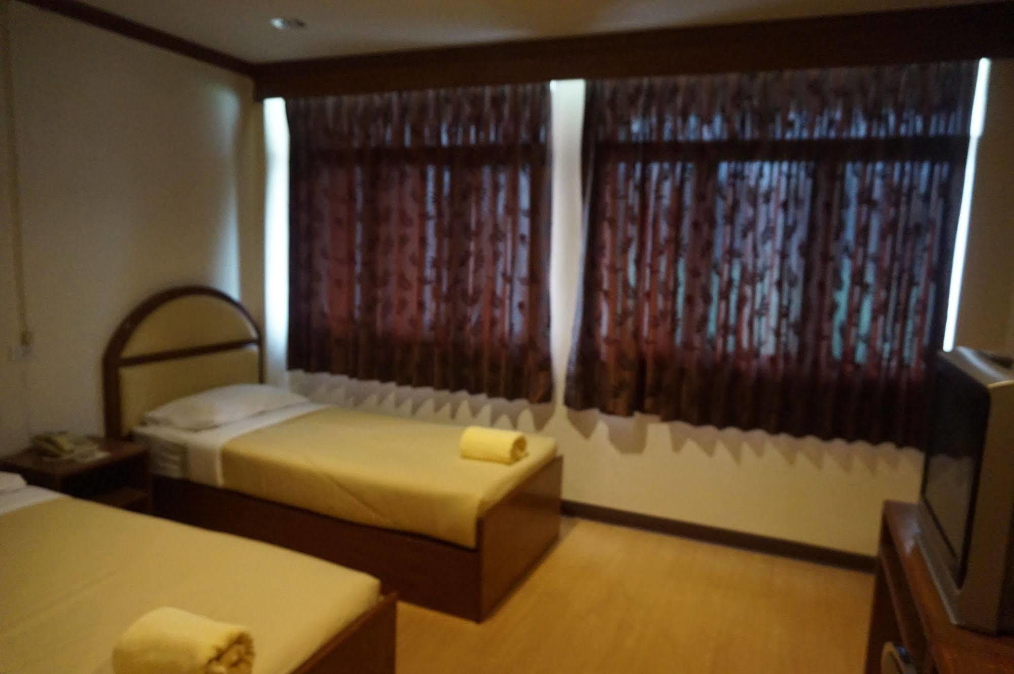 Supak Hotel Kalasin Extérieur photo